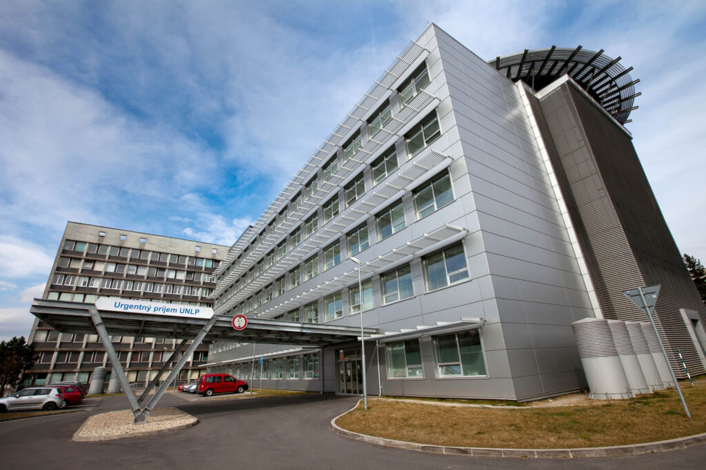 Budovy, areál - urgent