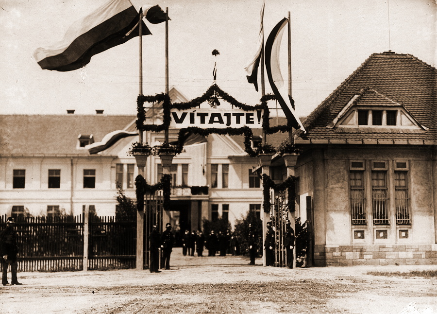 Otvorenie nemocnice - historická fotka