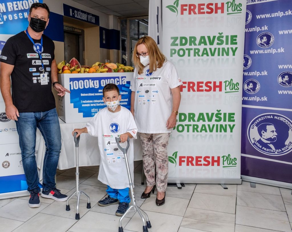 MUDr. Baraníková pri ovocí