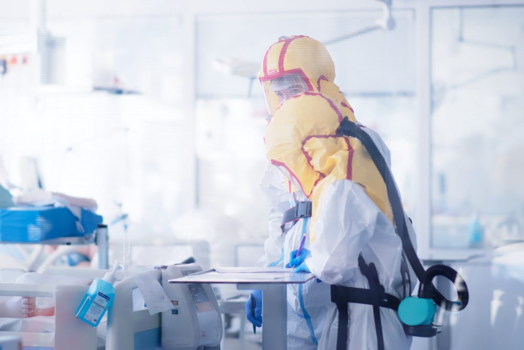 Oddelenie anesteziológie a intenzívnej medicíny, Personál v skafandroch