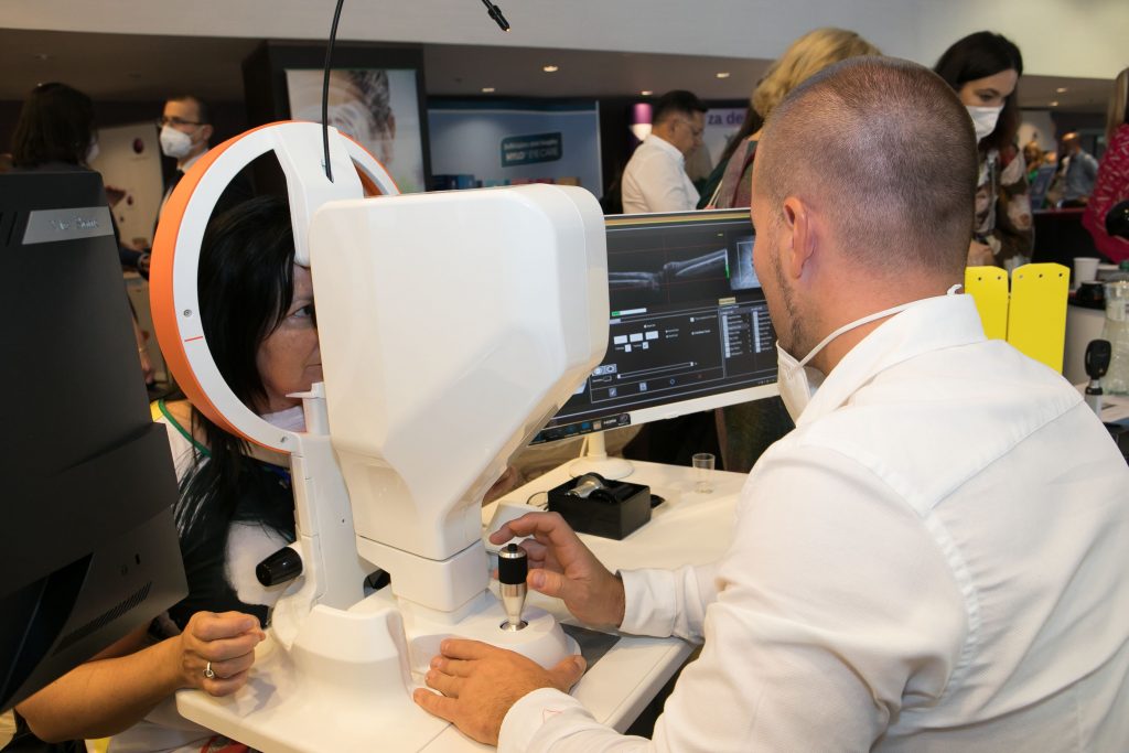 Konferencia oftamológov, prístroj, vyšetrenie pacienta