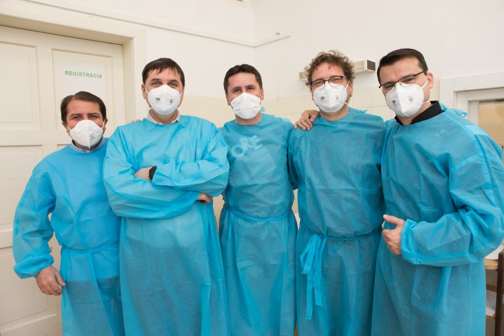 Dobrovoľnici kňazi v UNLP