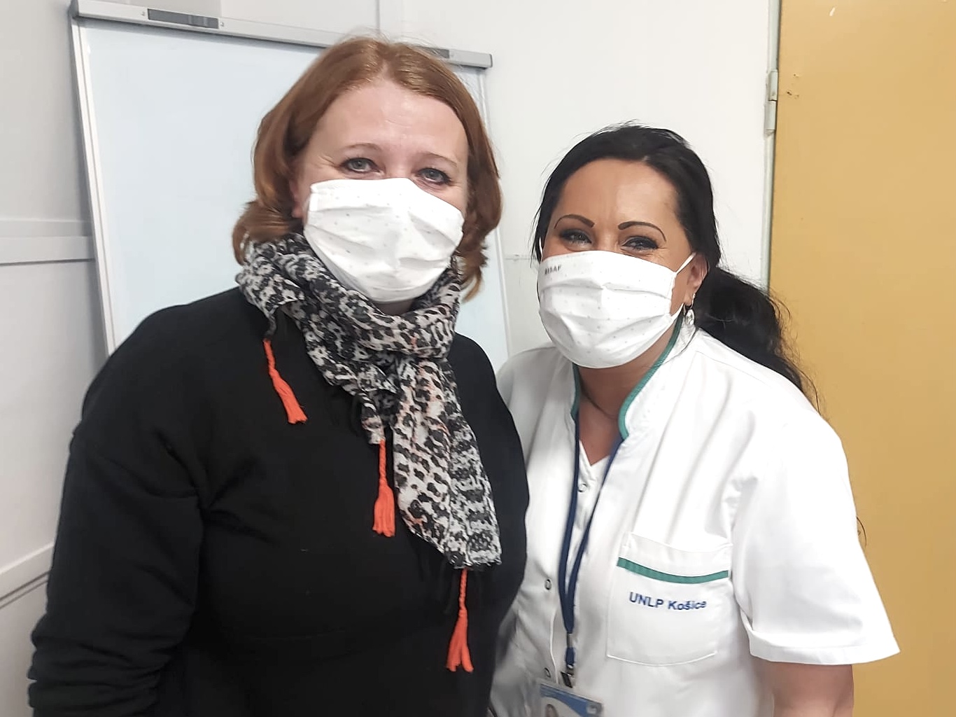 Riaditeľka Úseku ošetrovateľstva PhDr. Alena Kellnerová s Mojou sestrou Mgr. Natašou Seligovou