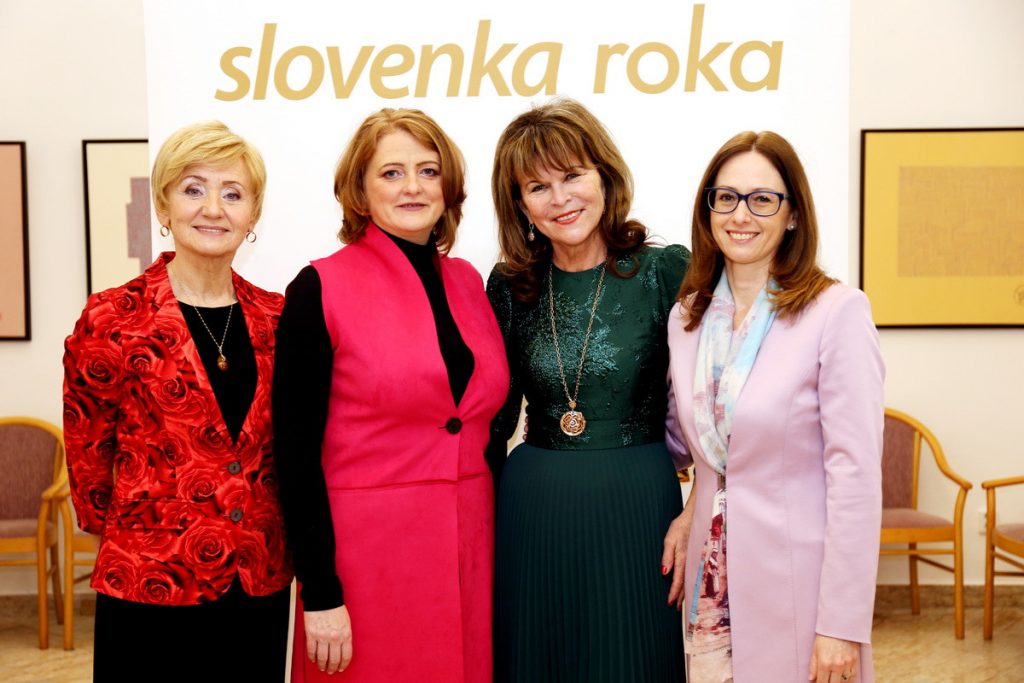 slovenka roka 1
