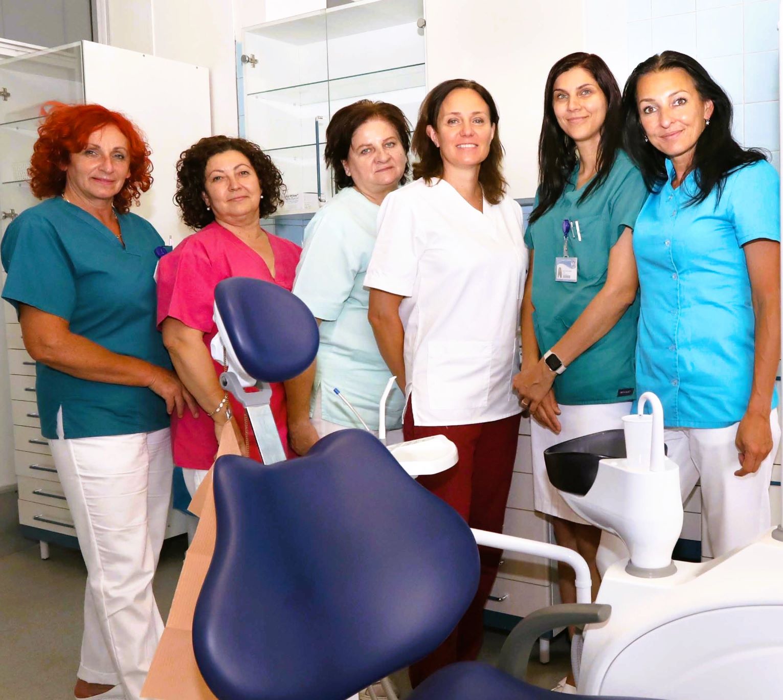 kolektiv I. stomatologickej kliniky na zmodernizovanom pracovisku